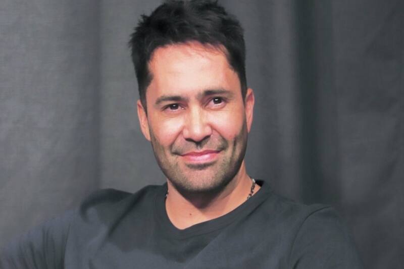 debe enfrentar la enemistad entre su esposa y su hijo. Créditos: Instagram