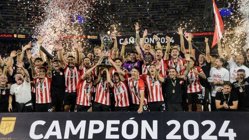 La U lo espera: Javier Altamirano celebró un nuevo título con Estudiantes en Argentina