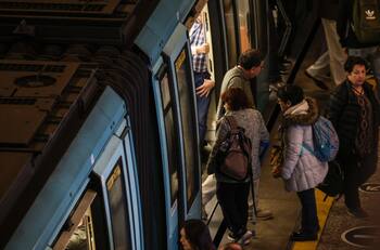 Metro de Santiago normaliza sus operaciones en Línea 1 tras emergencia