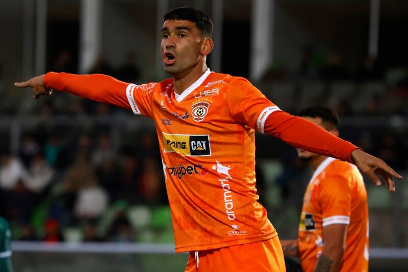 David Escalante no continuaría en Cobreloa. Foto: Agencia Aton.