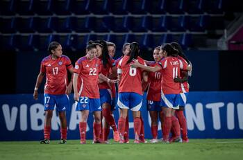La Roja sufre baja de último minuto para enfrentar a Paraguay: llaman de emergencia a jugadora de la U