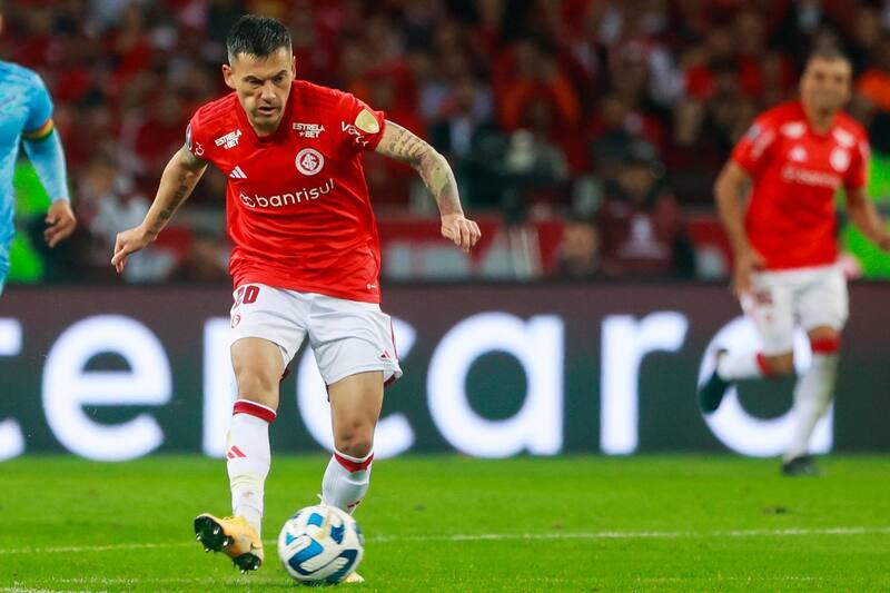con la camiseta del Inter de Porto Alegre. Foto: Agencia Aton.