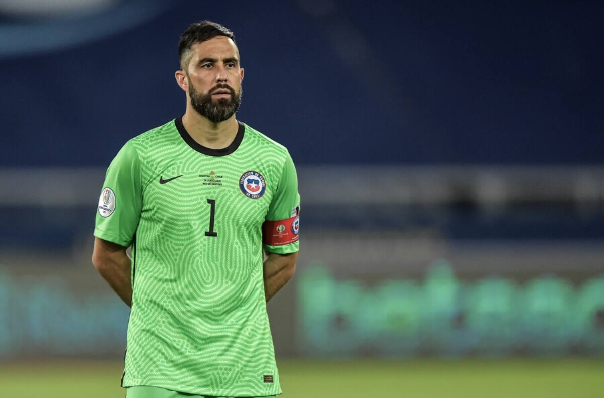 Ex porteros de La Roja y continuidad de Claudio Bravo: "Nadie se acerca a lo que él ha logrado"