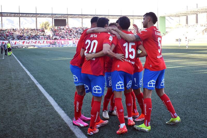Universidad Católica superó por la mínima a Deportes Copiapó. Foto: Alejandro Pizarro Ubilla/Photosport