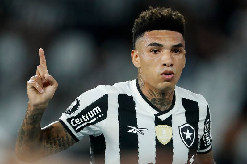 Igor Jesus celebra su gol durante el partido de Copa Libertadores contra Universidad de Chile.