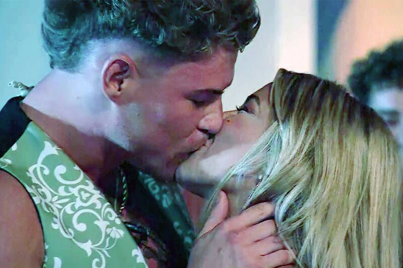 a los besos en el reality de Canal 13