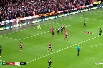 ¡Que Blooper! Henderson se comió un gol terrible ante Liverpool