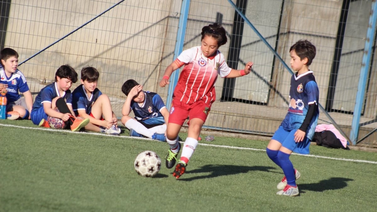 Benjamín Jara, niño de 8 años que aspira a ser futbolista profesional.