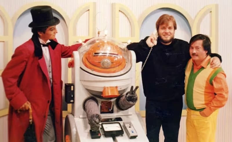 En esta vuelta, el programa será liderado por el robot Tongas.