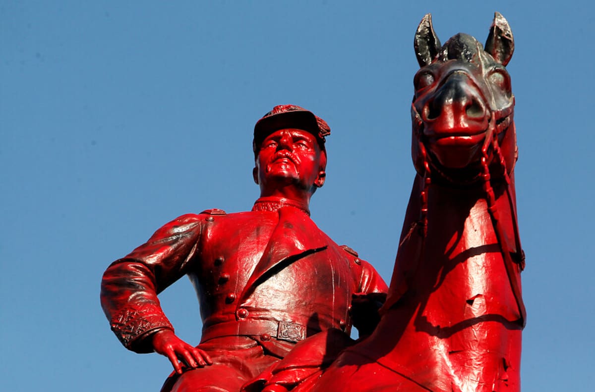 Round entre Andrónico Luksic y Tomás Hirsch por estatua de Baquedano saca chispas en Twitter