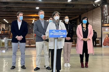 “No obligamos su uso”: Minsal entrega mascarillas en Metro de Santiago