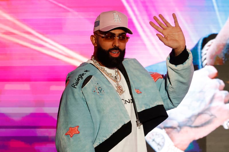 es un artista urbano puertorriqueño.