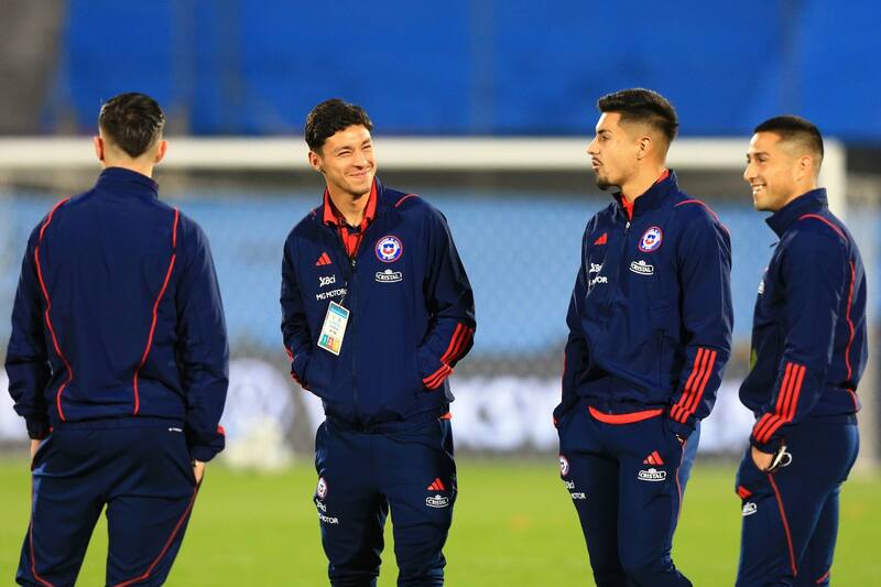 en La Roja. El volante podría fichar en Boca.