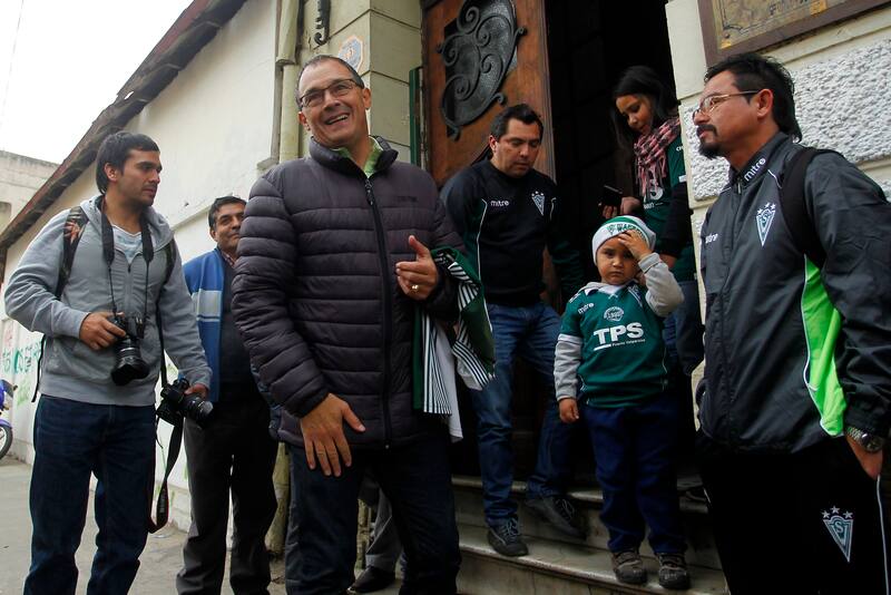 Fue despedido por los hinchas en la sede de Santuago Wanderers.