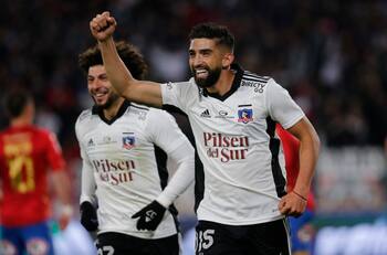 La especial visita de los jugadores de Colo Colo a una iglesia evangélica en La Legua