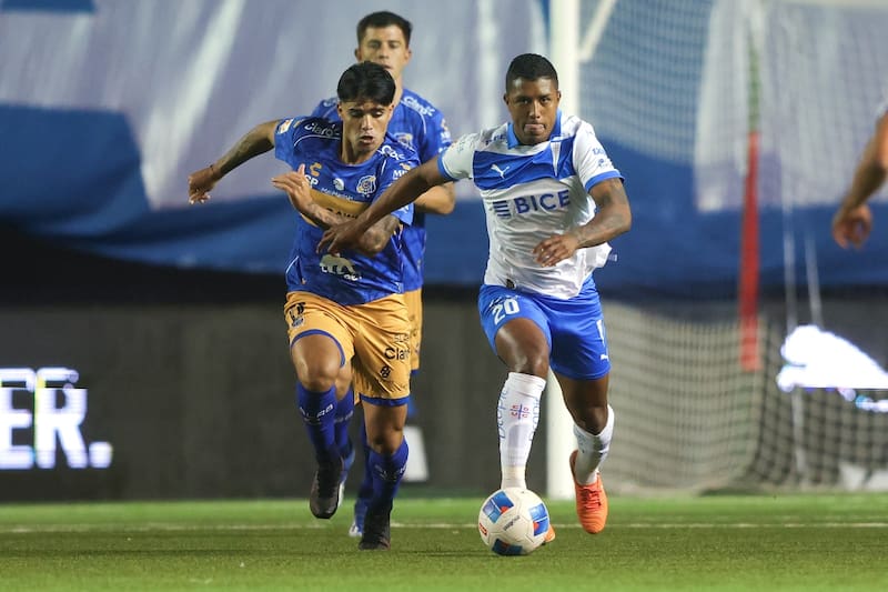 El volante de la Universidad Católica quiere repetir lo hecho contra Everton. Foto: Agencia Aton.