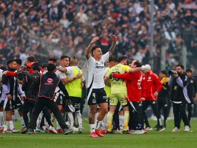 Los obscenos gestos de Javier Correa en el festejo de Colo Colo tras derrotar a la U