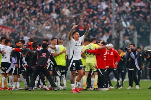 Los obscenos gestos de Javier Correa en el festejo de Colo Colo tras derrotar a la U