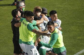 Ex figura de Santiago Wanderers podría ser compañero de Gabriel Arias y Eugenio Mena en Racing