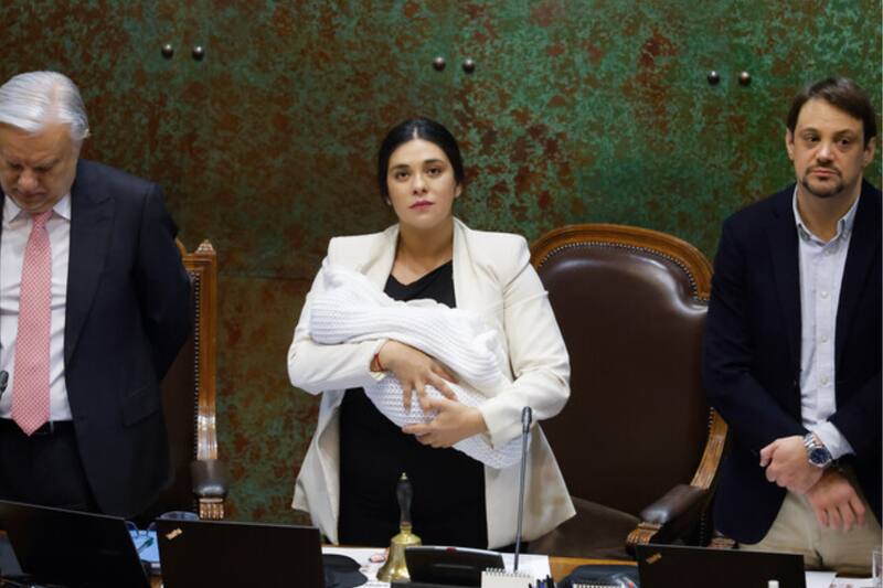 La militante del PC presentó su renuncia esta tarde.