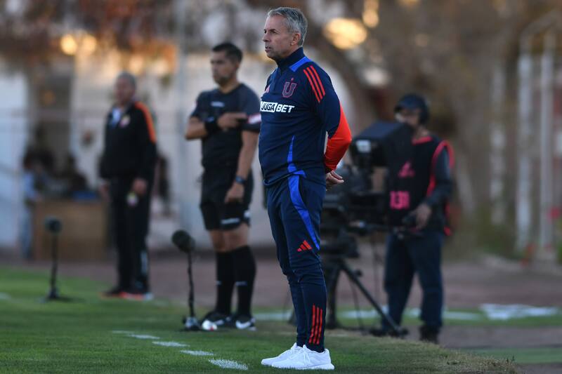 Gustavo Álvarez, DT de la Universidad de Chile. Foto: Agencia Aton.