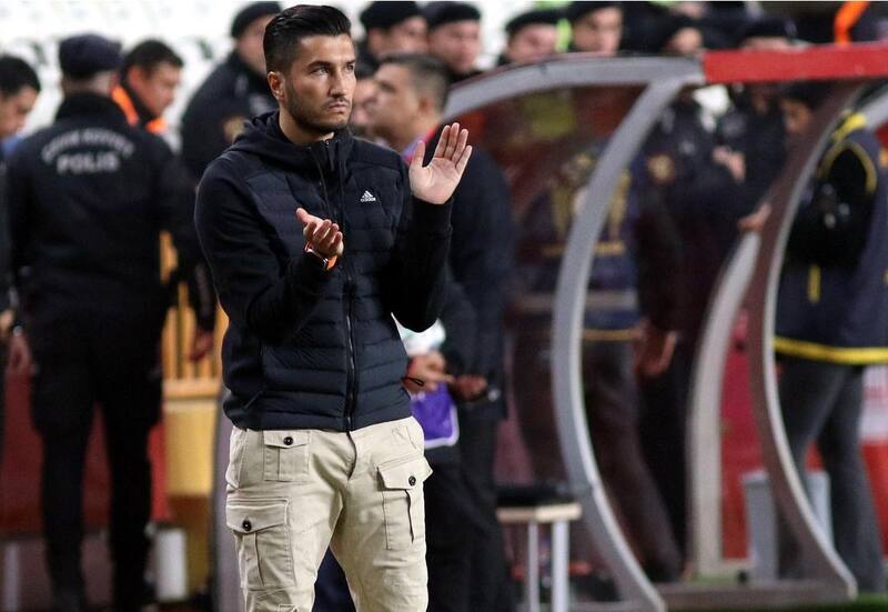 El ex ayudante de Terzic será el nuevo técnico de las abejas. Créditos: @nurisain.