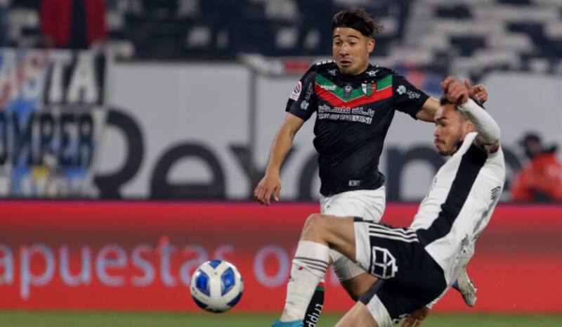El delantero en su debut profesional ante Colo Colo. Foto: Palestino.
