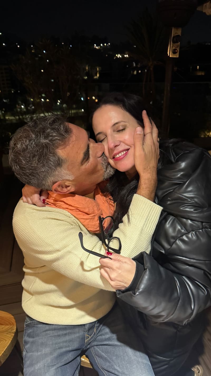 La actriz se mostró con misterioso galán.