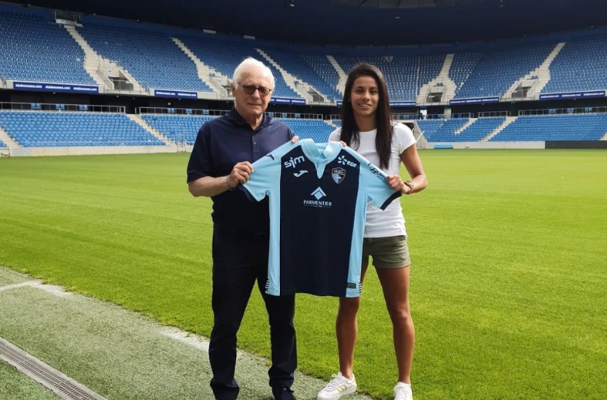 ExColoColo Francisca Lara fue presentada en el Le Havre de Francia