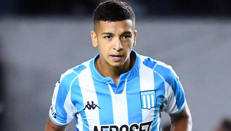 El defensor de Racing dejaría atrás su paso por la selección chilena.