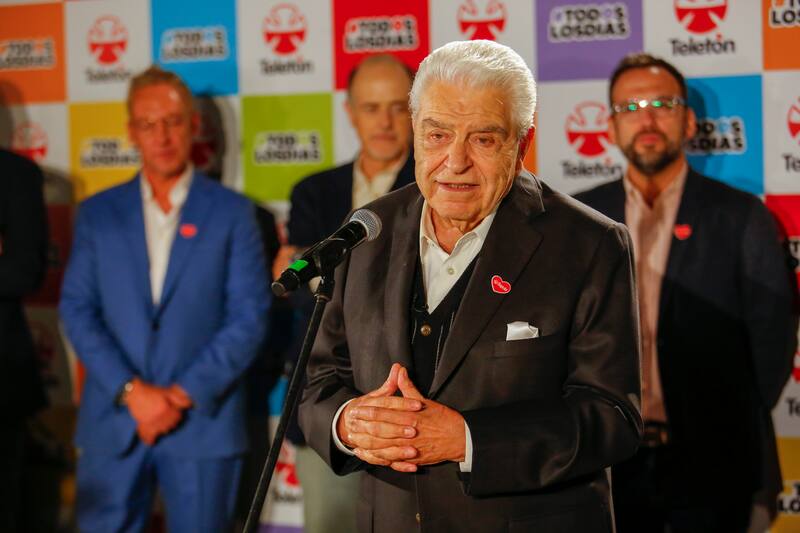 Santiago, 11 abril 2023
Mario Kreutzberger y animadores de TV entregan los primeros lineamientos de campaña Teletón 2023.
Marcelo Hernandez/Aton Chile