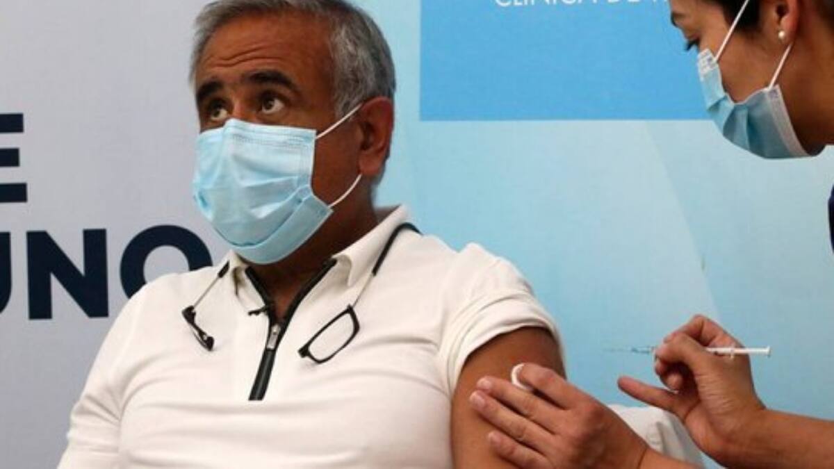 "Vamos que se puede”: La emoción del doctor Ugarte al recibir la vacuna contra el Covid-19