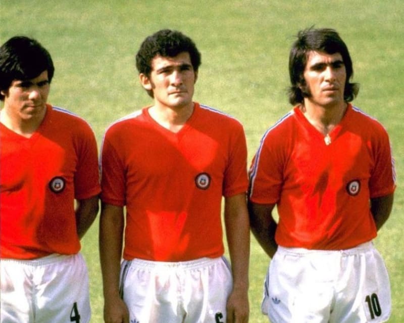 Antonio Arias, Juan Rodríguez Vega y Carlos Reinoso, en la formación de Chile ante Alemania Federal.