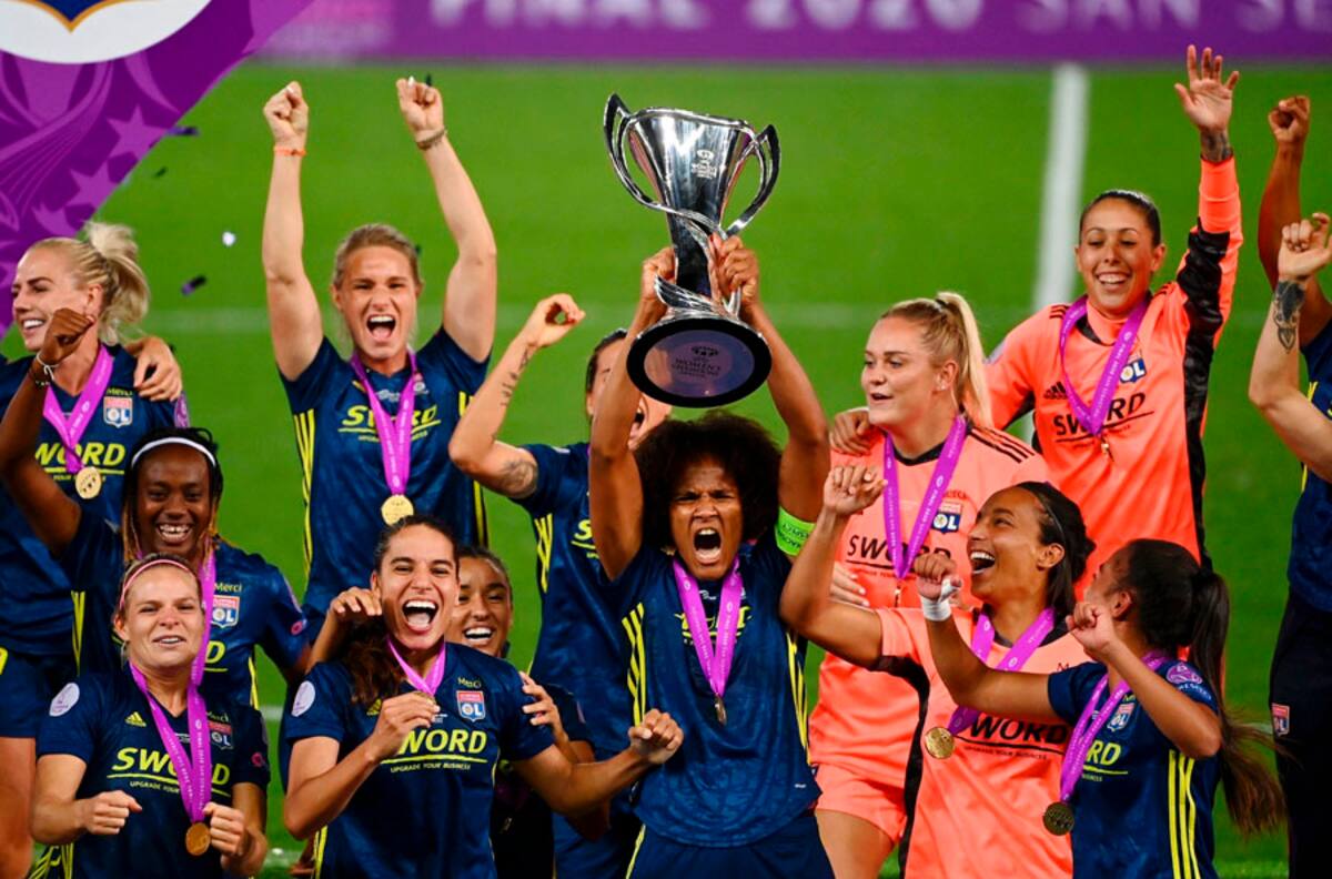 ¡Salud campeonas! La celebración del Lyon tras ganar su séptima Champions Femenina