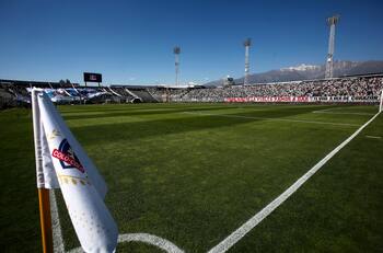 Complejo escenario: solo tres estadios en Chile podrán recibir competencias internacionales en 2023