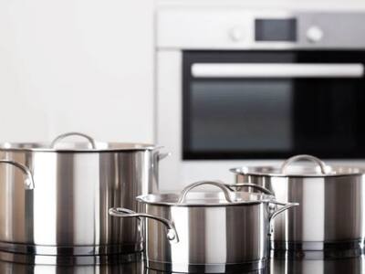 Ni vinagre ni desengrasante: Con solo dos productos puedes dejar tus ollas brillantes y como nuevas