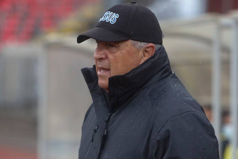 El experimentado entrenador destacó el buen nivel de la Primera B en el fútbol chileno.