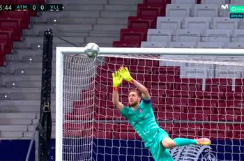 ¿Tomaron la foto? Tremenda volada y tapada de Jan Oblak para salvar al Atlético