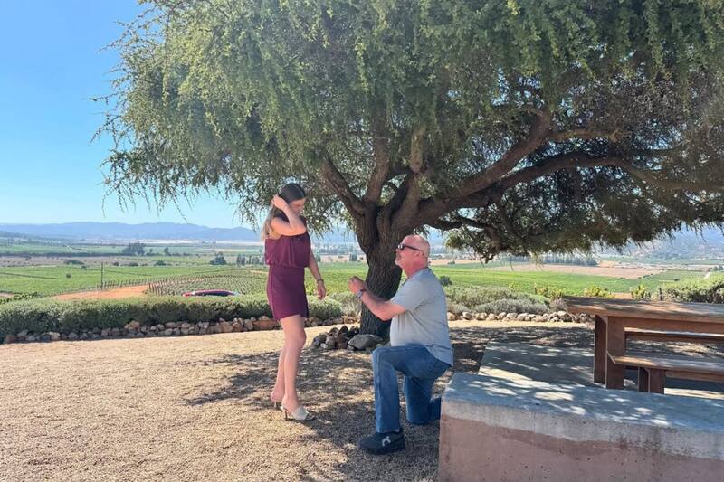 le pidió matrimonio a su pareja de 40 años, Angie Polushkin.