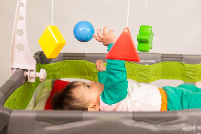 Recibirás un ajuar, ropa, un móvil de estimulación y más.