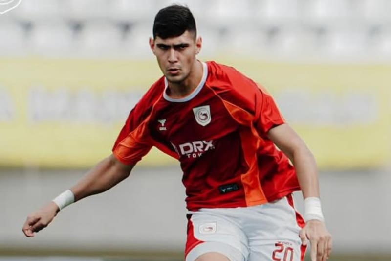 El defensor ya hizo su debut con el Garudayaksa FC.