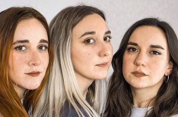 Quiénes son Laia, el trío de hermanas que representará a Chile en la competencia folclórica del Festival de Viña 2023