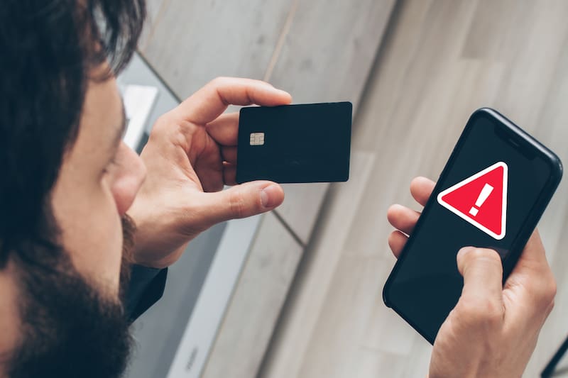 Nunca des los datos de tu tarjeta si te los piden por mensaje de texto.