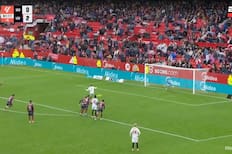 VIDEO | Era el descuento de Sevilla, Alexis cedió el penal y su compañero lo falló de forma insólita