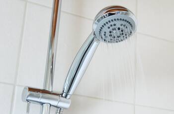 Con este método puedes quitar el sarro acumulado en el cabezal de la ducha