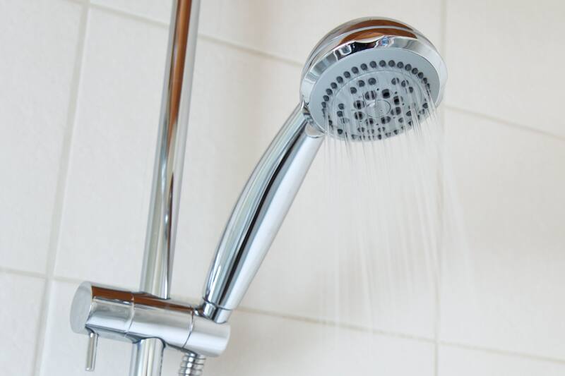 Descubre cuál es el método para quitar el sarro de este artefacto del baño.