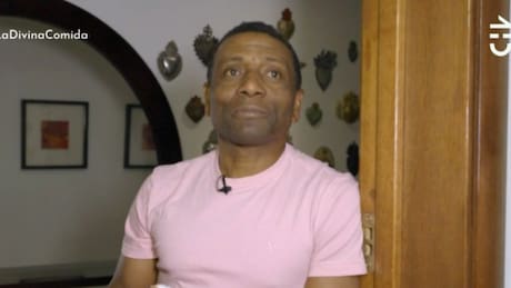 Con decoraciones hechas por su suegra y sin comedor: Así es el amplio y luminosos departamento de Ángel Torrez