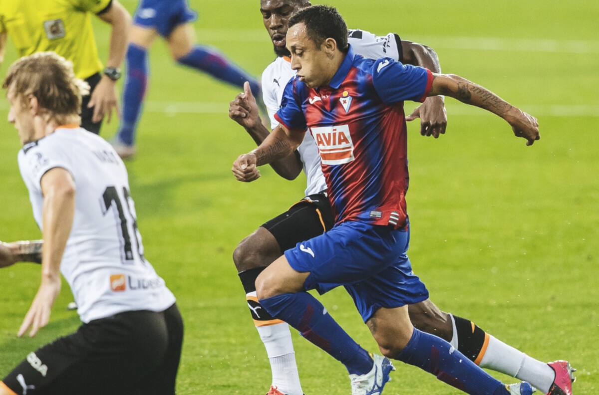 La prensa española se rindió con la actuación de Fabián Orellana ante Valencia