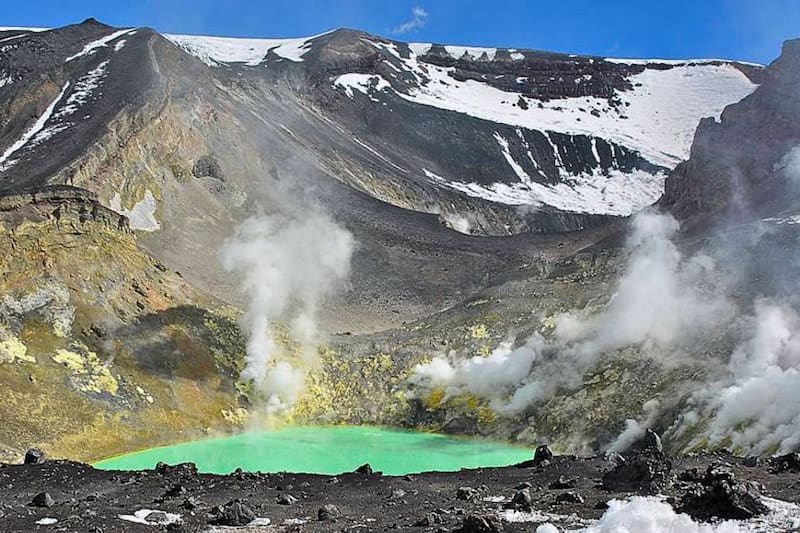Expertos analizan el panorama ante una hipotética alerta por erupción.