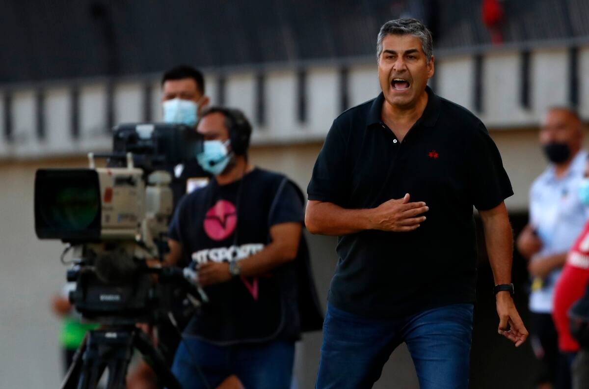 Peor que Romero y se acerca a Valencia: la racha negativa que persigue a Santiago Escobar en la U